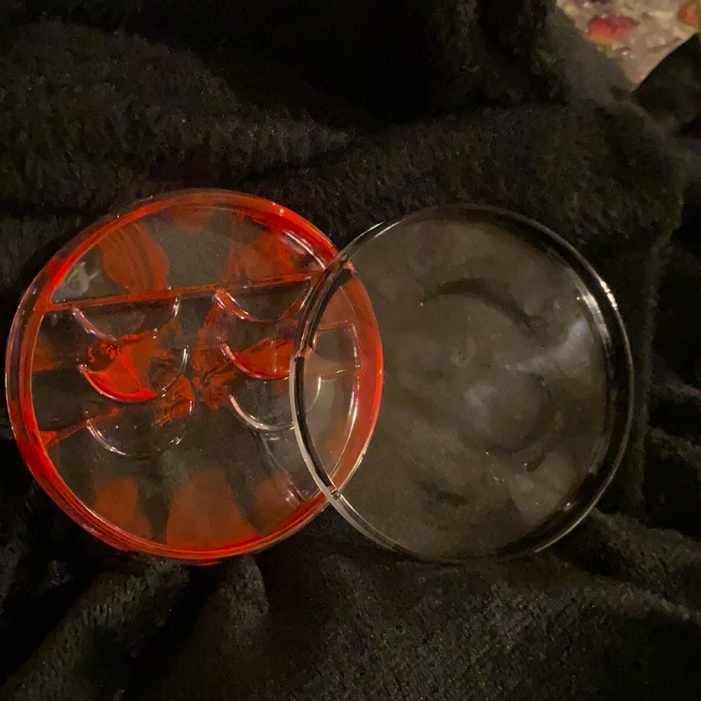 Eyelash Holder